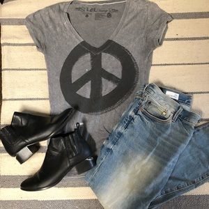 Vintage looking v neck gray T-shirt